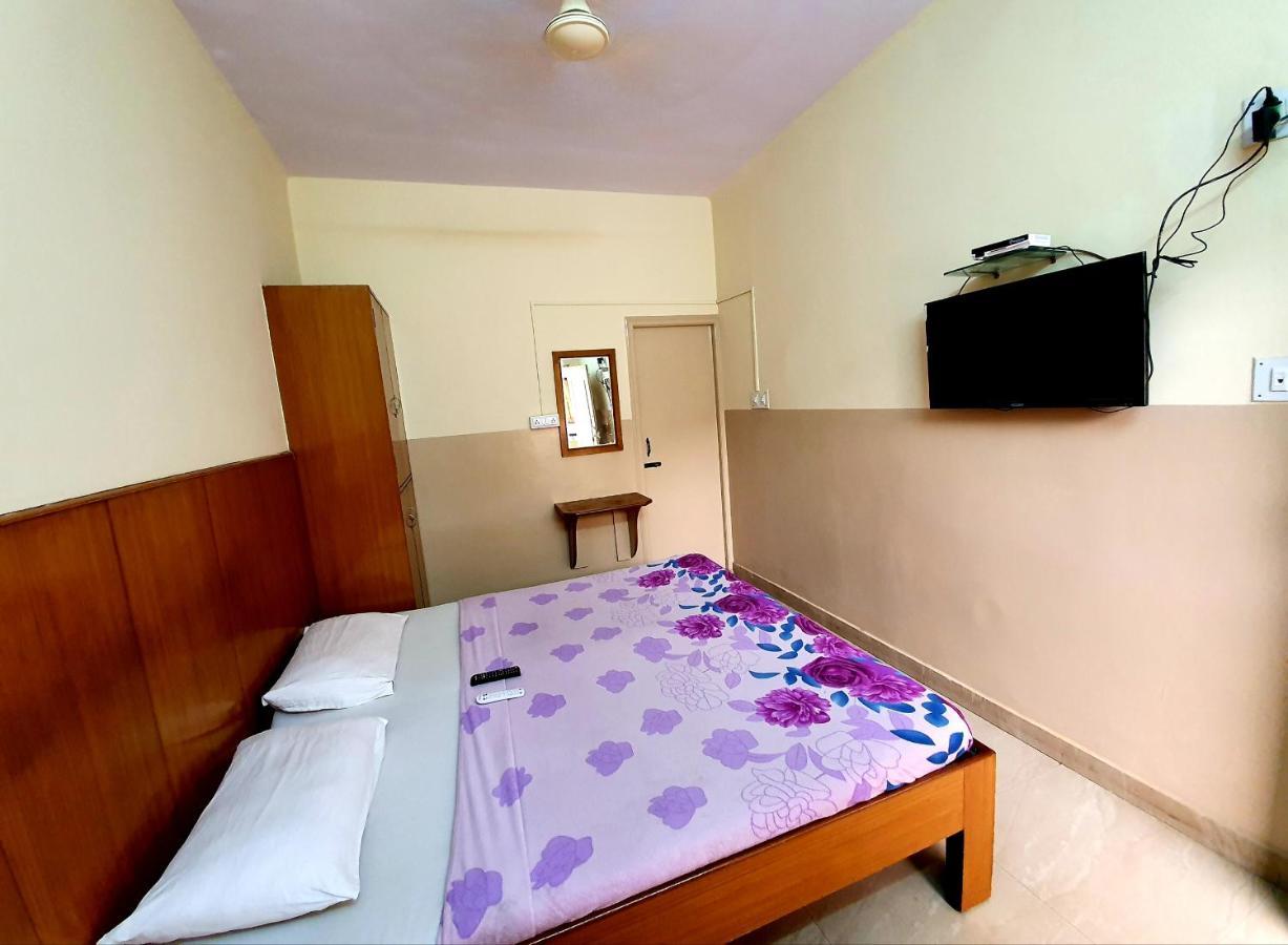 Veekay Residency Hotel Бангалор Екстериор снимка