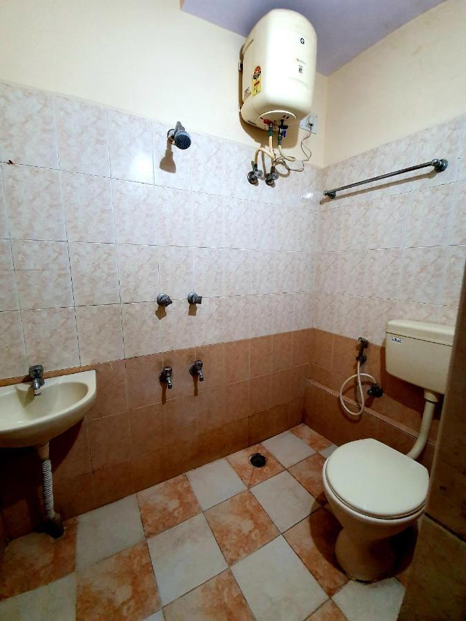 Veekay Residency Hotel Бангалор Екстериор снимка